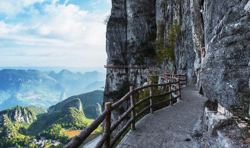 恩施土司城、女儿城、屏山大峡谷、宣恩夜景、大清江、地心谷纯玩四日游